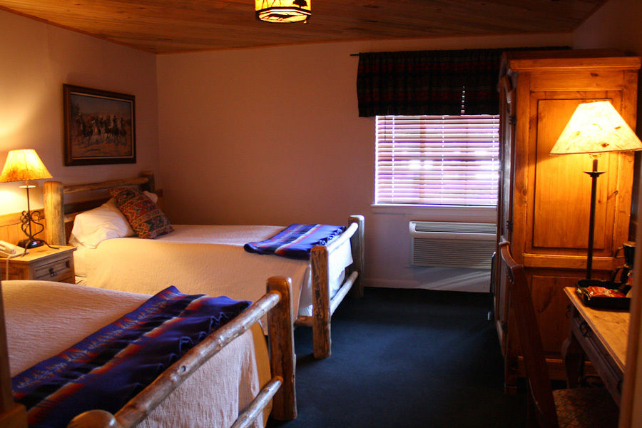 Saratoga Hot Springs Resort Room photo
